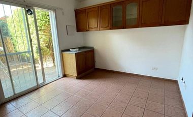 Casa en venta de 3 dormitorios c/ cochera en María del Parque