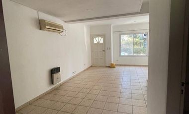 Casa en venta de 3 dormitorios c/ cochera en María del Parque