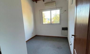 Casa en venta de 3 dormitorios c/ cochera en María del Parque