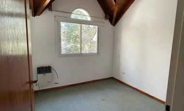 Casa en venta de 3 dormitorios c/ cochera en María del Parque