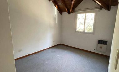 Casa en venta de 3 dormitorios c/ cochera en María del Parque