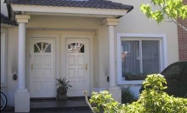 Casa en venta de 3 dormitorios c/ cochera en María del Parque