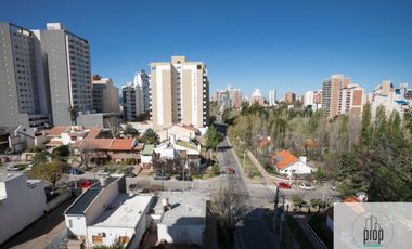 Departamento en venta c/ cochera en Área Centro Este