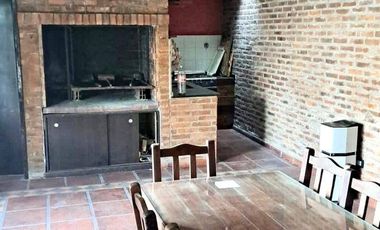 Casa en venta c/ cochera en San Antonio de Padua