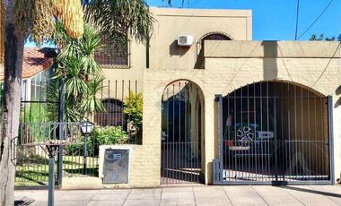 Casa en venta c/ cochera en San Antonio de Padua