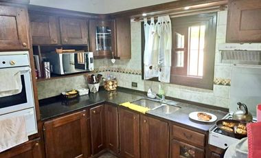 Casa en venta c/ cochera en San Antonio de Padua