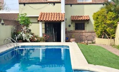 Casa en venta c/ cochera en San Antonio de Padua