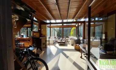 Moderna casa en venta en Sierra de los Padres. Gas natural.