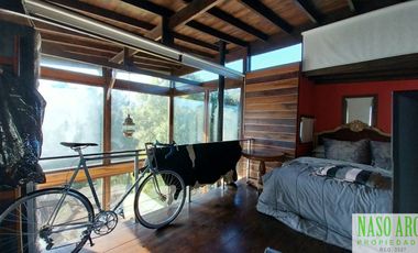 Moderna casa en venta en Sierra de los Padres. Gas natural.