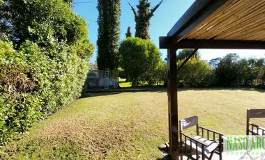 Moderna casa en venta en Sierra de los Padres. Gas natural.