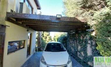 Moderna casa en venta en Sierra de los Padres. Gas natural.