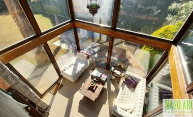 Moderna casa en venta en Sierra de los Padres. Gas natural.