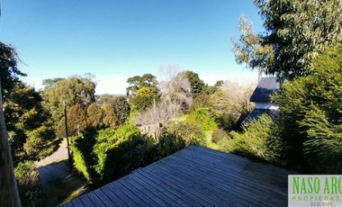 Moderna casa en venta en Sierra de los Padres. Gas natural.