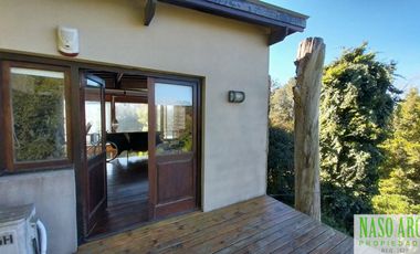 Moderna casa en venta en Sierra de los Padres. Gas natural.