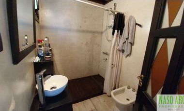 Moderna casa en venta en Sierra de los Padres. Gas natural.