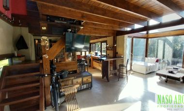 Moderna casa en venta en Sierra de los Padres. Gas natural.