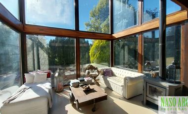 Moderna casa en venta en Sierra de los Padres. Gas natural.