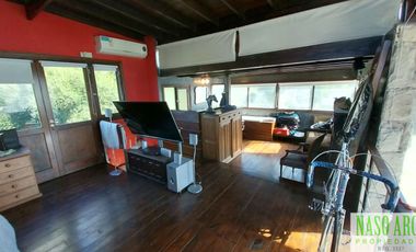 Moderna casa en venta en Sierra de los Padres. Gas natural.