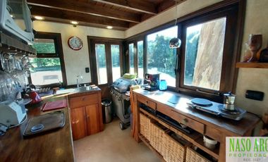 Moderna casa en venta en Sierra de los Padres. Gas natural.