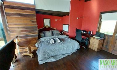 Moderna casa en venta en Sierra de los Padres. Gas natural.