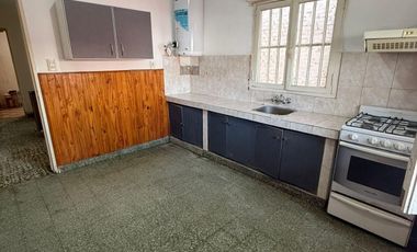 Casa en venta c/ cochera en Cinco Saltos