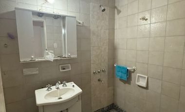 Casa en venta c/ cochera en Cinco Saltos