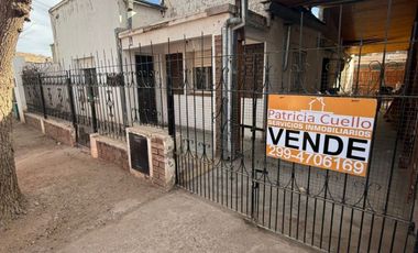 Casa en venta c/ cochera en Cinco Saltos