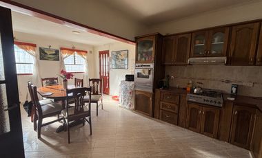 Chalet en venta c/ cochera en Villa Primera