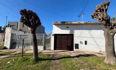 Chalet en venta c/ cochera en Villa Primera