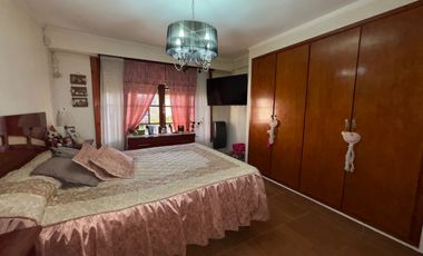 Chalet en venta c/ cochera en Villa Primera