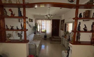 Chalet en venta c/ cochera en Villa Primera