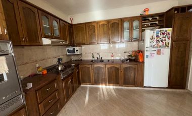 Chalet en venta c/ cochera en Villa Primera