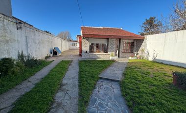 Chalet en venta c/ cochera en Villa Primera