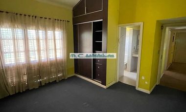 V196. CUESTA BLANCA. IMPONENTE CASA C/PILETA. 4 DORM. 3BAÑOS. ZONA EXCLUSIVA.