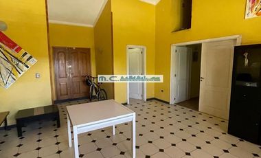 V196. CUESTA BLANCA. IMPONENTE CASA C/PILETA. 4 DORM. 3BAÑOS. ZONA EXCLUSIVA.