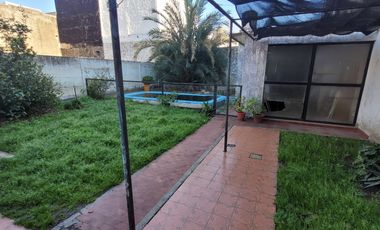 Casa en venta c/ cochera en Don Caggiano