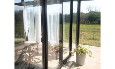 Casa en venta c/ cochera en Colón
