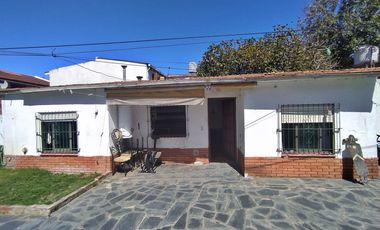 Casa en venta de 3 dormitorios c/ cochera en San Bernardo