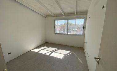 Departamento tipo duplex en venta de 2 dormitorios en Quinta sección