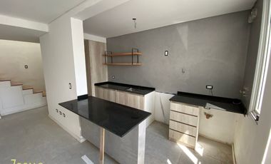 Departamento tipo duplex en venta de 2 dormitorios en Quinta sección