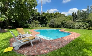 Casa en venta de 4 dormitorios c/ cochera en Malvinas Argentinas