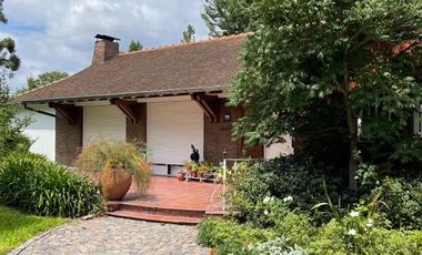 Casa en venta de 4 dormitorios c/ cochera en Malvinas Argentinas