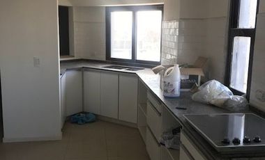 Departamento en venta de 4 dormitorios c/ cochera en San Miguel