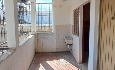 DEPARTAMENTO DE 2 DORMITORIOS MAS LOCALES COMERCIALES