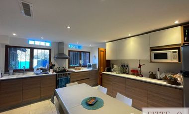 Casa en Venta 5 dormitorios jardin y pileta en La Horqueta