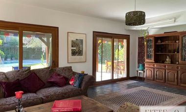 Casa en Venta 5 dormitorios jardin y pileta en La Horqueta