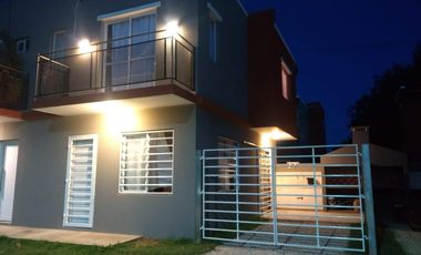 Dúplex en venta de 2 dormitorios c/ cochera en Mar de Ajo