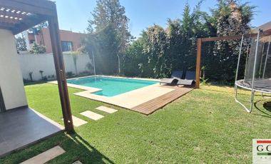 Venta Monte Grande Impecable Casa 3 Dormitorios, Quincho  Parque y Pileta