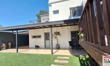 Venta Monte Grande Impecable Casa 3 Dormitorios, Quincho  Parque y Pileta