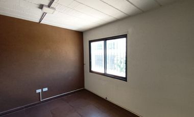 Venta Luis Guillon Galpón de 683 M2 Baños y Vestuarios a mts Camino de Cintura